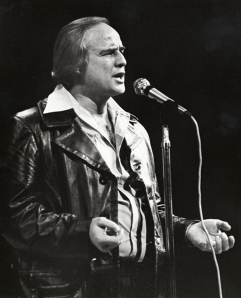 Click image for larger version

Name:	13marlon_brando_1974.jpg
Views:	195
Size:	149.5 KB
ID:	246243