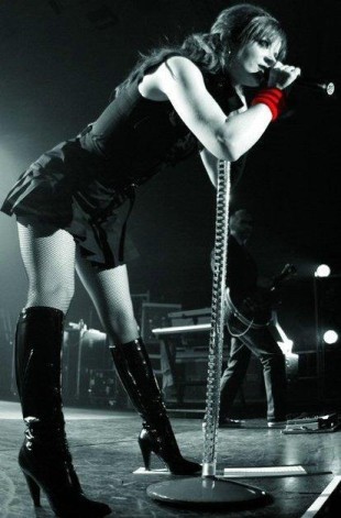 Click image for larger version

Name:	ShirleyManson310x471.jpg
Views:	553
Size:	38.7 KB
ID:	246825