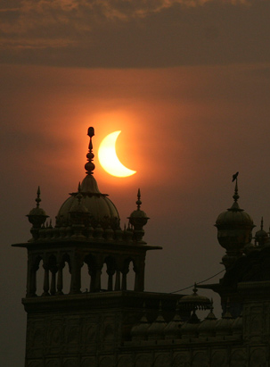 Click image for larger version

Name:	ap_India_Eclipse_090722_ssv.jpg
Views:	189
Size:	41.6 KB
ID:	248166