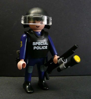 Click image for larger version

Name:	police SWAT.jpg
Views:	335
Size:	21.8 KB
ID:	248667