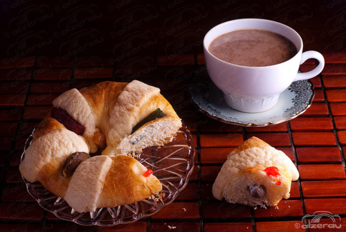 Click image for larger version

Name:	chocolate y rosca.jpg
Views:	356
Size:	123.8 KB
ID:	248677