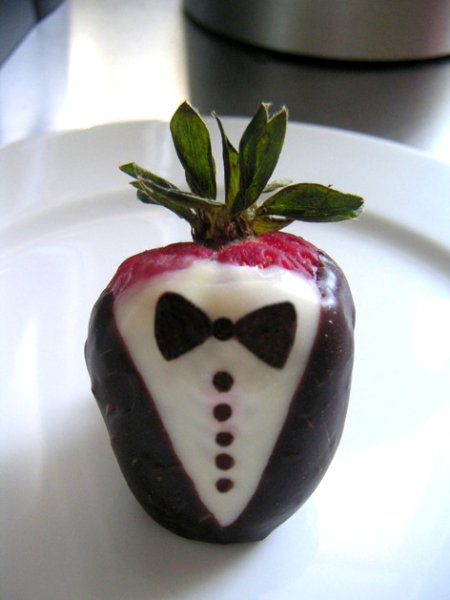 Click image for larger version

Name:	strawberrytuxedo.JPG
Views:	322
Size:	37.4 KB
ID:	249522